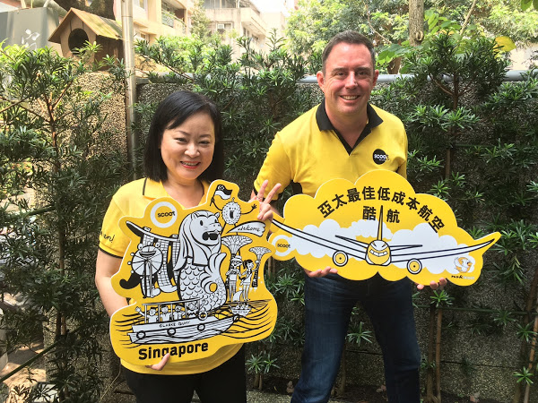 酷航業務總監Steven Greenway（右）、酷航台灣區 總經理陳美至（左）。（圖片來源：詹子嫻攝）